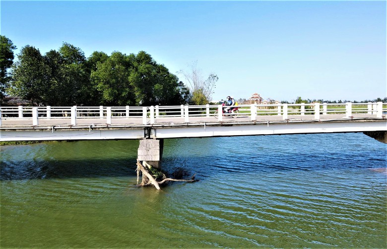 Huế: Cầu tr&ecirc;n tỉnh lộ 4 sụt l&uacute;n mố trụ, xuống cấp nghi&ecirc;m trọng- Ảnh 9.