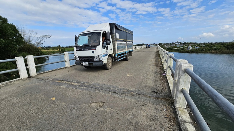 Huế: Cầu tr&ecirc;n tỉnh lộ 4 sụt l&uacute;n mố trụ, xuống cấp nghi&ecirc;m trọng- Ảnh 15.