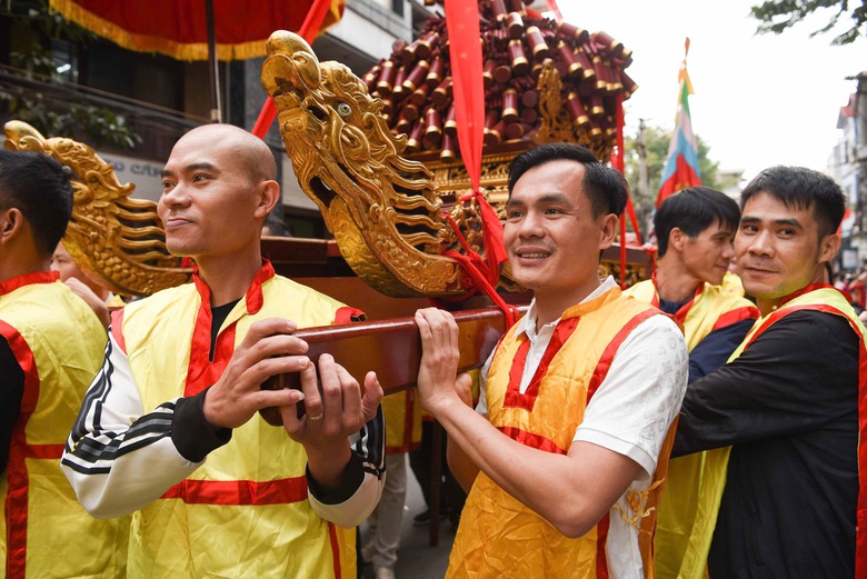 H&agrave;ng ngh&igrave;n người rước si&ecirc;u ph&aacute;o nặng gần 1 tấn ở Bắc Ninh- Ảnh 16.