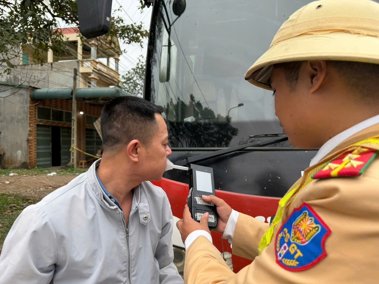 Ph&uacute; Thọ: 29 t&agrave;i xế bị tước giấy ph&eacute;p l&aacute;i xe dịp nghỉ tết Nguy&ecirc;n đ&aacute;n- Ảnh 6.