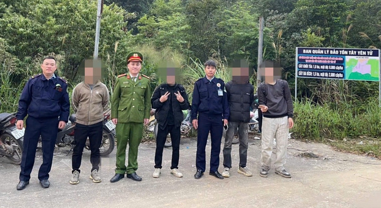 Xuy&ecirc;n đ&ecirc;m t&igrave;m kiếm 4 du kh&aacute;ch lạc trong rừng nguy&ecirc;n sinh T&acirc;y Y&ecirc;n Tử- Ảnh 2.