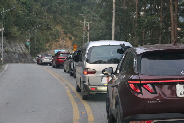 Tam Đảo h&uacute;t kh&aacute;ch ng&agrave;y đầu năm mới B&iacute;nh Ngọ 2026- Ảnh 3.