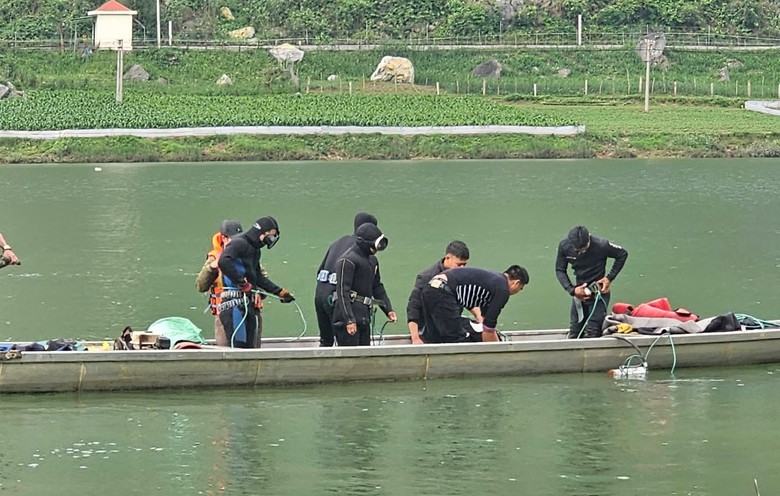 Vụ ch&igrave;m thuyền chở 7 người ở Quảng Trị: Đ&atilde; t&igrave;m thấy thi thể 2 nạn nh&acirc;n mất t&iacute;ch- Ảnh 1.