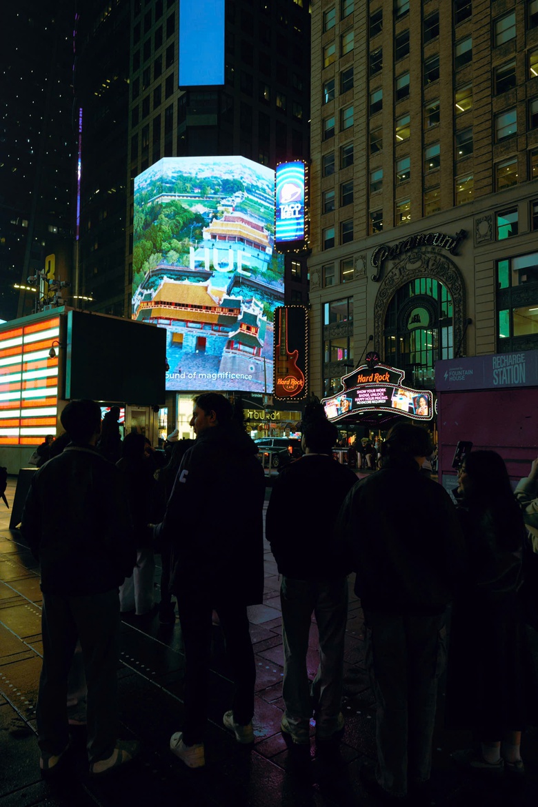 Hình ảnh Việt Nam tỏa sáng tại Quảng trường Thời đại, New York- Ảnh 5. Hình ảnh Việt Nam tỏa sáng tại Quảng trường Thời đại, New York- Ảnh 5.