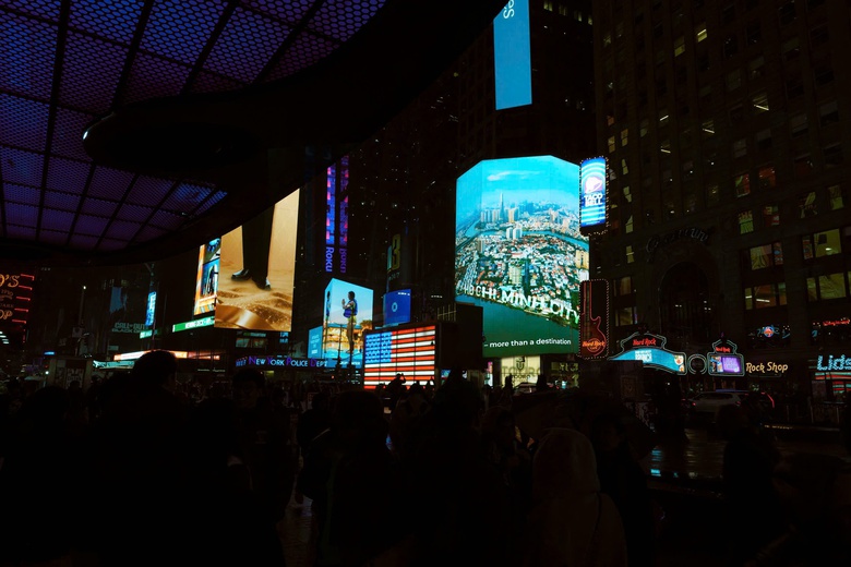 Hình ảnh Việt Nam tỏa sáng tại Quảng trường Thời đại, New York- Ảnh 2. Hình ảnh Việt Nam tỏa sáng tại Quảng trường Thời đại, New York- Ảnh 2.