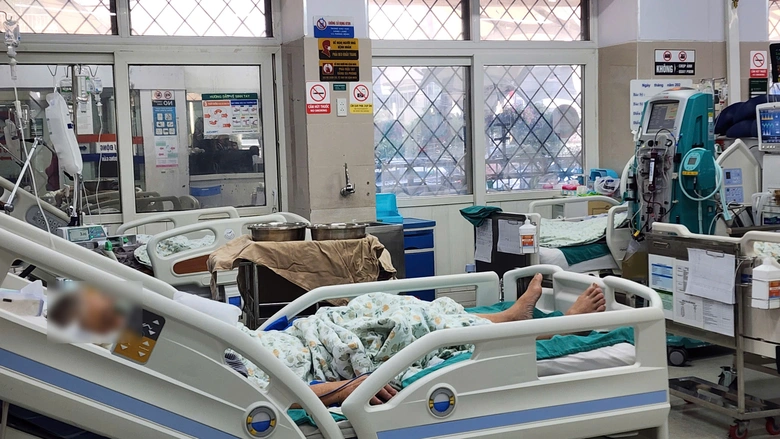 Cấp cứu tại Bệnh viện Bạch Mai tăng đột biến trong Tết- Ảnh 6. Cấp cứu tại Bệnh viện Bạch Mai tăng đột biến trong Tết- Ảnh 6.