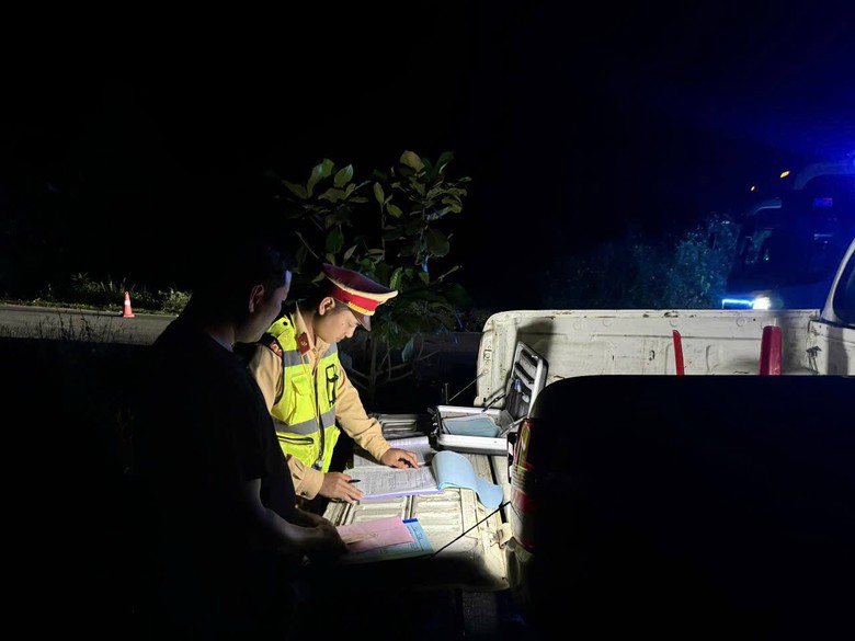 Đà Nẵng: Xe khách giường nằm 43 chỗ nhồi nhét 60 người bị phạt đến 127 triệu đồng- Ảnh 2. Đà Nẵng: Xe khách giường nằm 43 chỗ nhồi nhét 60 người bị phạt đến 127 triệu đồng- Ảnh 2.