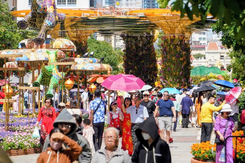 TP.HCM thu 12.150 tỷ đồng từ du lịch tết B&iacute;nh Ngọ, đ&oacute;n hơn 4,3 triệu lượt kh&aacute;ch- Ảnh 2.