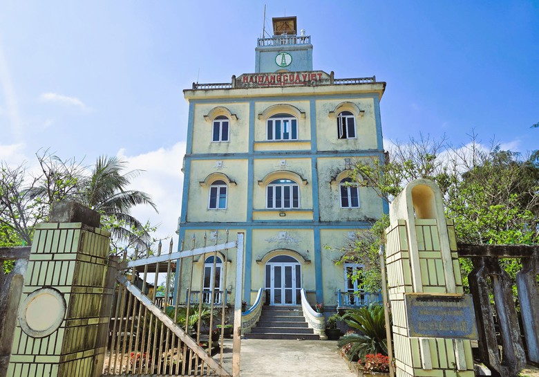 Ngắm những ngọn hải đăng h&igrave;nh hộp, h&igrave;nh &ldquo;ống kh&oacute;i&rdquo; độc đ&aacute;o ở Quảng Trị- Ảnh 2.