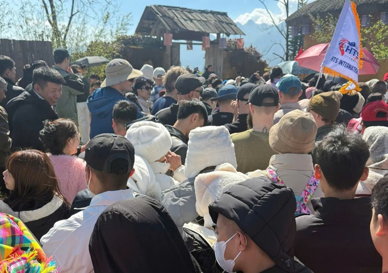 Lào Cai đón 250.000 lượt khách du lịch, doanh thu 700 tỷ đồng 5 ngày Tết- Ảnh 1. Lào Cai đón 250.000 lượt khách du lịch, doanh thu 700 tỷ đồng 5 ngày Tết- Ảnh 1.