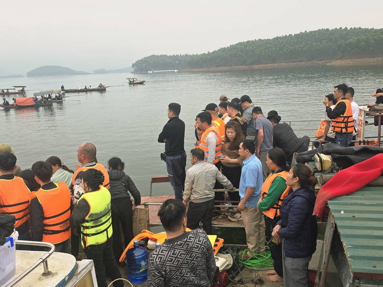 T&igrave;m thấy 6 thi thể trong vụ lật t&agrave;u tr&ecirc;n hồ Th&aacute;c B&agrave;- Ảnh 1.