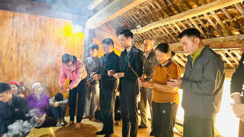 Thăm hỏi, hỗ trợ gia đ&igrave;nh nạn nh&acirc;n tử vong trong vụ lật t&agrave;u tr&ecirc;n hồ Th&aacute;c B&agrave;- Ảnh 1.