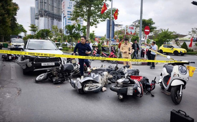 Hiện trường nơi xảy ra vụ tai nạn. Hiện trường nơi xảy ra vụ tai nạn.