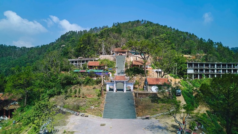 Hàng chục nghìn du khách trẩy hội tâm linh, trải nghiệm số giữa mùa lễ hội Tết tại Hà Tĩnh- Ảnh 1. Hàng chục nghìn du khách trẩy hội tâm linh, trải nghiệm số giữa mùa lễ hội Tết tại Hà Tĩnh- Ảnh 1.