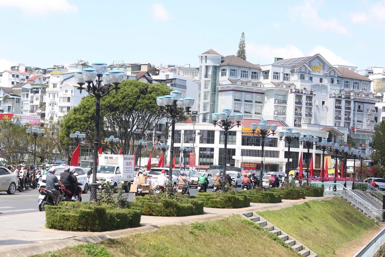 L&acirc;m Đồng: Giải b&agrave;i to&aacute;n duy tr&igrave; d&ograve;ng kh&aacute;ch khi s&acirc;n bay Li&ecirc;n Khương tạm đ&oacute;ng cửa- Ảnh 2.