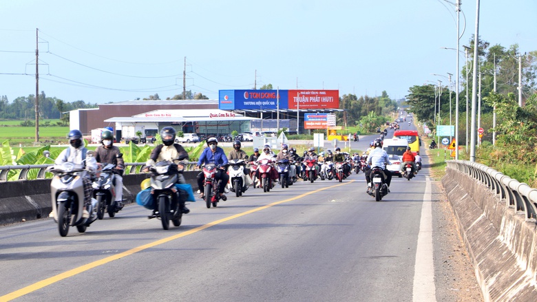 Người lao động Cà Mau trở lại TP.HCM, Đồng Nai sau kỳ nghỉ Tết- Ảnh 1. Người lao động Cà Mau trở lại TP.HCM, Đồng Nai sau kỳ nghỉ Tết- Ảnh 1.