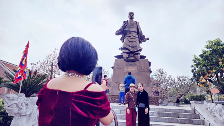 Đầu xuân thăm đền thờ Lý Thường Kiệt bên dòng sông Cầu lịch sử- Ảnh 4. Đầu xuân thăm đền thờ Lý Thường Kiệt bên dòng sông Cầu lịch sử- Ảnh 4.