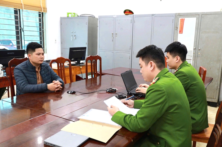 Bắt l&aacute;i t&agrave;u chở kh&aacute;ch trong vụ tai nạn ở hồ Th&aacute;c B&agrave; khiến 6 người tử vong- Ảnh 1.