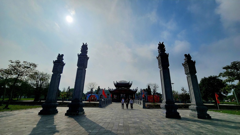 Đầu xuân thăm đền thờ Lý Thường Kiệt bên dòng sông Cầu lịch sử- Ảnh 3. Đầu xuân thăm đền thờ Lý Thường Kiệt bên dòng sông Cầu lịch sử- Ảnh 3.