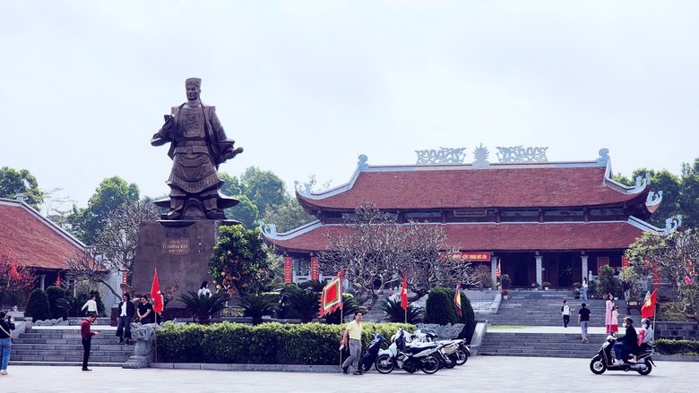 Đầu xuân thăm đền thờ Lý Thường Kiệt bên dòng sông Cầu lịch sử- Ảnh 2. Đầu xuân thăm đền thờ Lý Thường Kiệt bên dòng sông Cầu lịch sử- Ảnh 2.