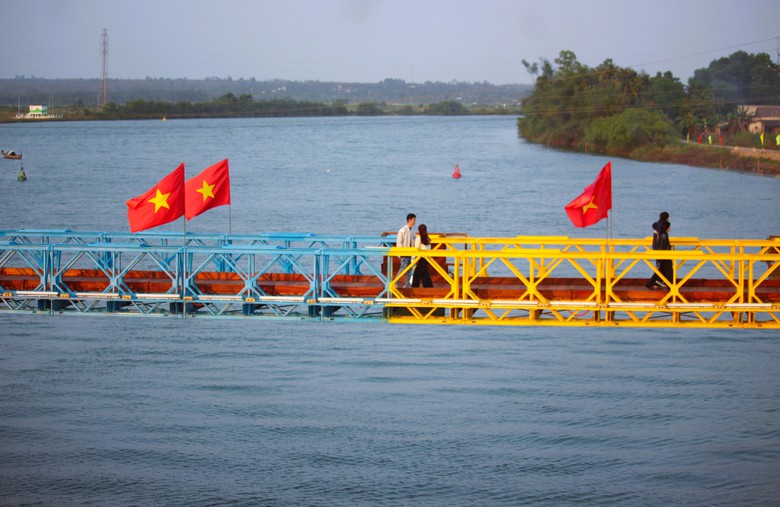 Khu di t&iacute;ch quốc gia đặc biệt Đ&ocirc;i bờ Hiền Lương - Bến Hải nhộn nhịp kh&aacute;ch tham quan- Ảnh 7.