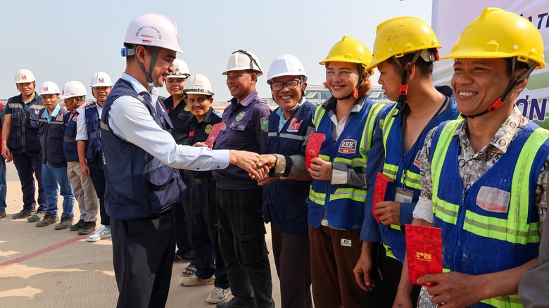 Rộn r&agrave;ng, hối hả tr&ecirc;n đại c&ocirc;ng trường s&acirc;n bay Long Th&agrave;nh- Ảnh 7.