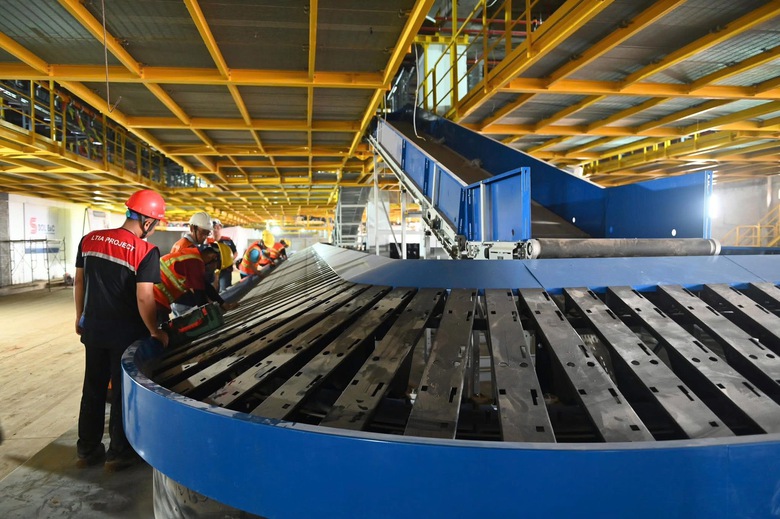 Rộn r&agrave;ng, hối hả tr&ecirc;n đại c&ocirc;ng trường s&acirc;n bay Long Th&agrave;nh- Ảnh 6.