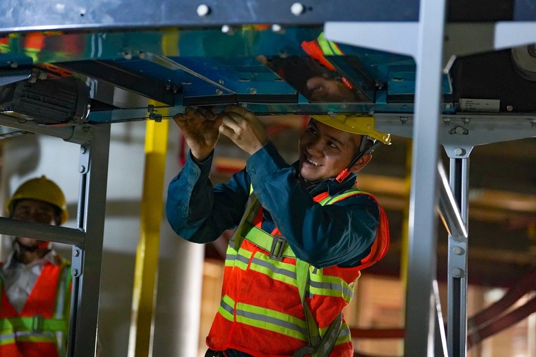 Rộn r&agrave;ng, hối hả tr&ecirc;n đại c&ocirc;ng trường s&acirc;n bay Long Th&agrave;nh- Ảnh 3.