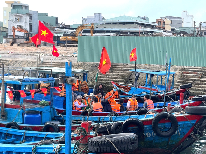 Gia Lai: Siết chặt ATGT đường thuỷ sau các vụ tai nạn lật tàu, thuyền trên cả nước- Ảnh 1. Gia Lai: Siết chặt ATGT đường thuỷ sau các vụ tai nạn lật tàu, thuyền trên cả nước- Ảnh 1.