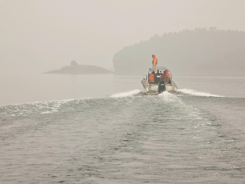 Phó Thủ tướng Trần Hồng Hà thị sát, thăm hỏi gia đình vụ lật tàu trên hồ Thác Bà- Ảnh 3. Phó Thủ tướng Trần Hồng Hà thị sát, thăm hỏi gia đình vụ lật tàu trên hồ Thác Bà- Ảnh 3.