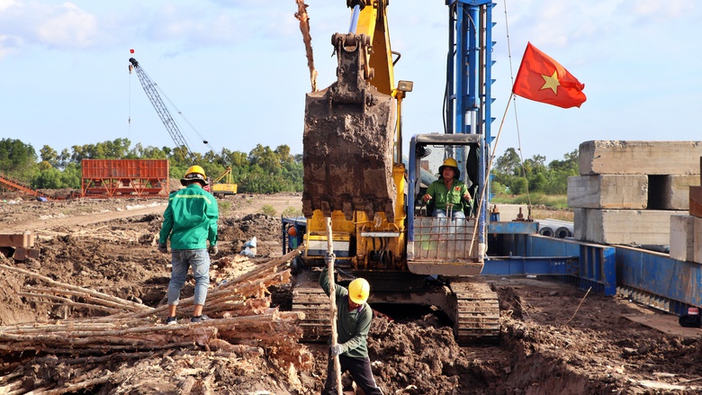 Hối hả c&ocirc;ng trường dự &aacute;n giao th&ocirc;ng sau Tết- Ảnh 1.