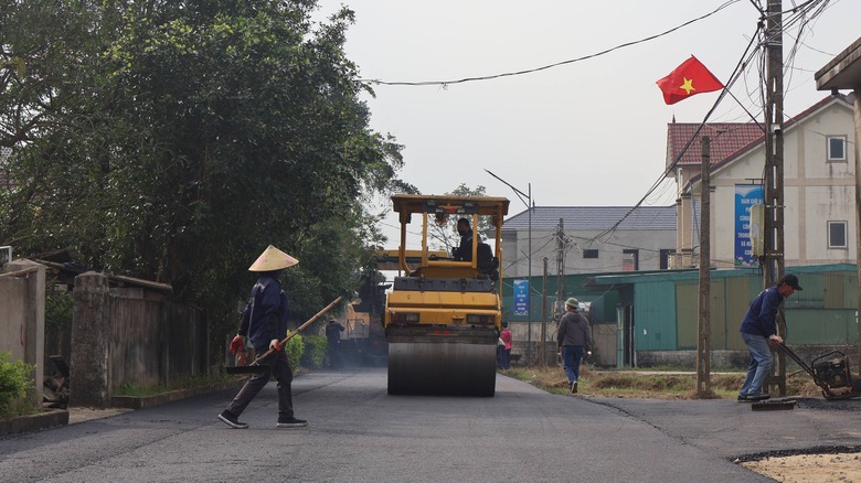 Hà Tĩnh: Đường quê rợp sắc hoa, đời sống người dân đổi thay nhờ xây dựng nông thôn mới- Ảnh 2. Hà Tĩnh: Đường quê rợp sắc hoa, đời sống người dân đổi thay nhờ xây dựng nông thôn mới- Ảnh 2.