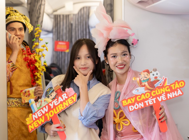 Đ&oacute;n T&aacute;o qu&acirc;n c&ugrave;ng Vietjet tr&ecirc;n những chuyến bay ngập tr&agrave;n kh&ocirc;ng kh&iacute; Tết- Ảnh 7.