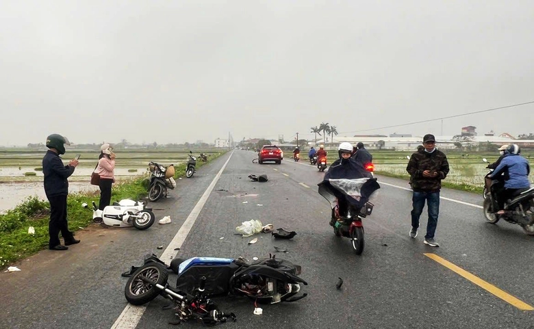 Hưng Y&ecirc;n: &Ocirc; t&ocirc; va chạm xe m&aacute;y điện, hai học sinh tử vong tr&ecirc;n đường đến trường- Ảnh 1.