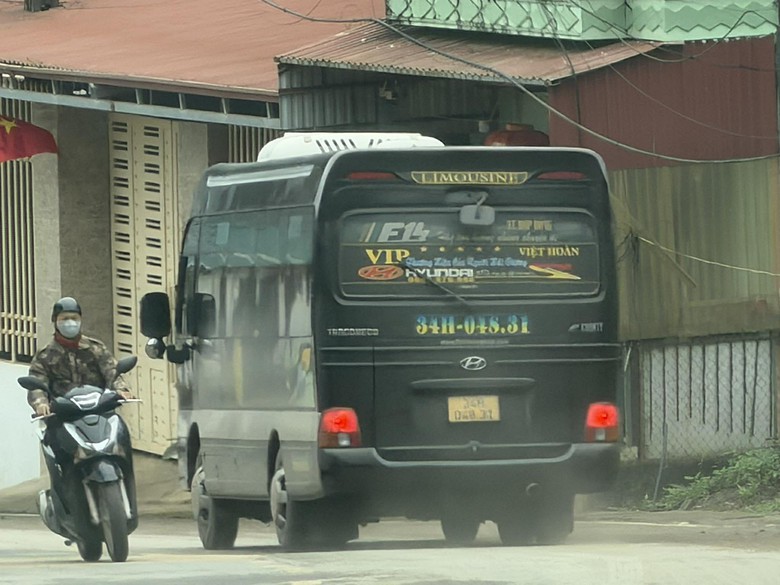 Nhiều t&agrave;u thuyền kh&ocirc;ng đủ điều kiện xuất bến, kh&aacute;ch du xu&acirc;n đền Th&aacute;c Bờ phải quay về- Ảnh 8.