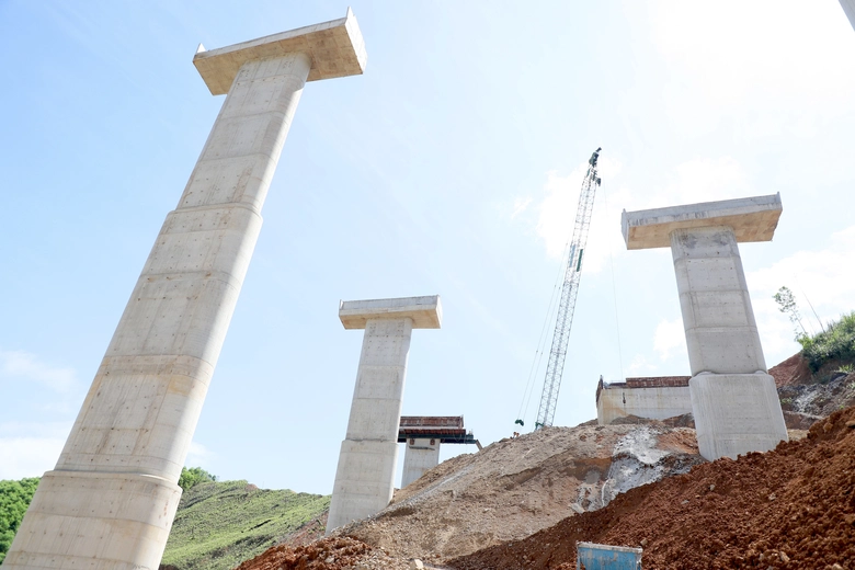 Những trụ cầu cao hơn 50m đang h&igrave;nh th&agrave;nh tr&ecirc;n cao tốc Kh&aacute;nh H&ograve;a - Bu&ocirc;n Ma Thuột- Ảnh 12.