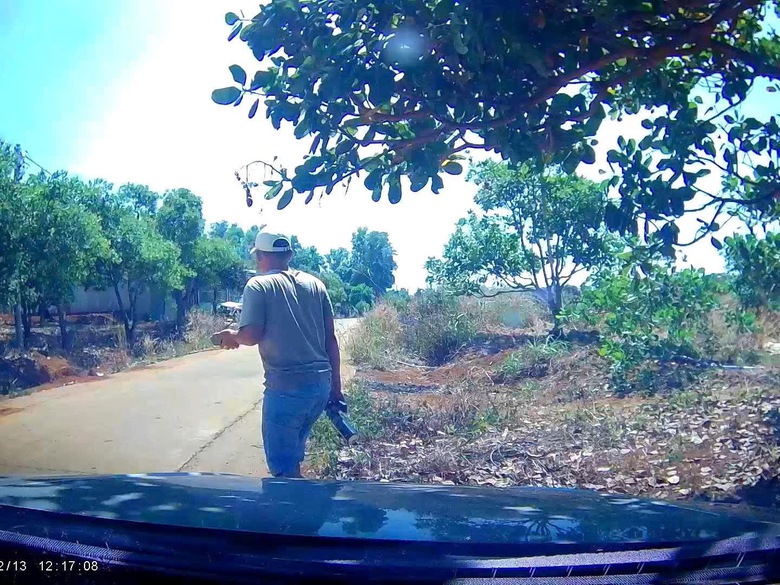 Bị bắt tạm giam vì dùng súng công cụ hỗ trợ và bình xịt hơi cay tấn công con nợ- Ảnh 2. Bị bắt tạm giam vì dùng súng công cụ hỗ trợ và bình xịt hơi cay tấn công con nợ- Ảnh 2.