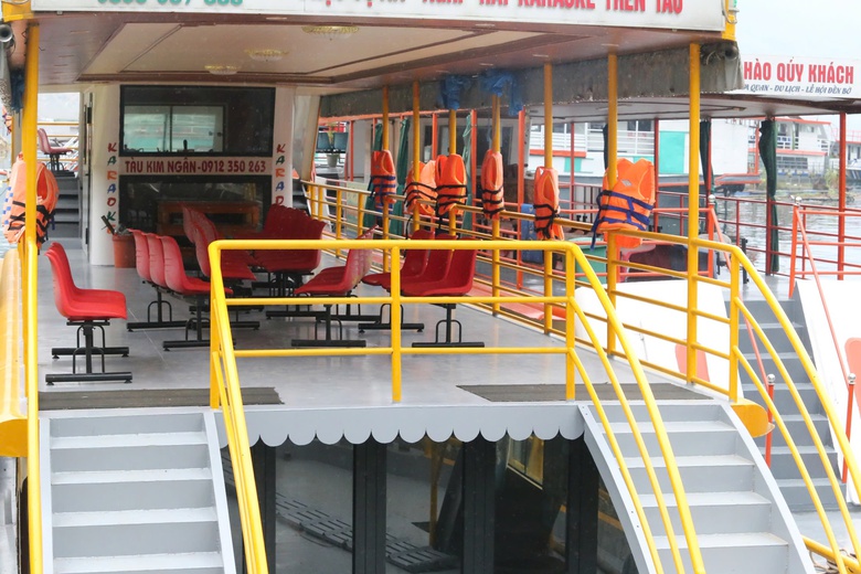 Nhiều t&agrave;u thuyền kh&ocirc;ng đủ điều kiện xuất bến, kh&aacute;ch du xu&acirc;n đền Th&aacute;c Bờ phải quay về- Ảnh 10.