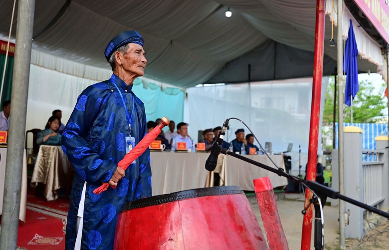 Tưng bừng hội vật truyền thống làng Sình hơn 200 năm ở Huế- Ảnh 4. Tưng bừng hội vật truyền thống làng Sình hơn 200 năm ở Huế- Ảnh 4.