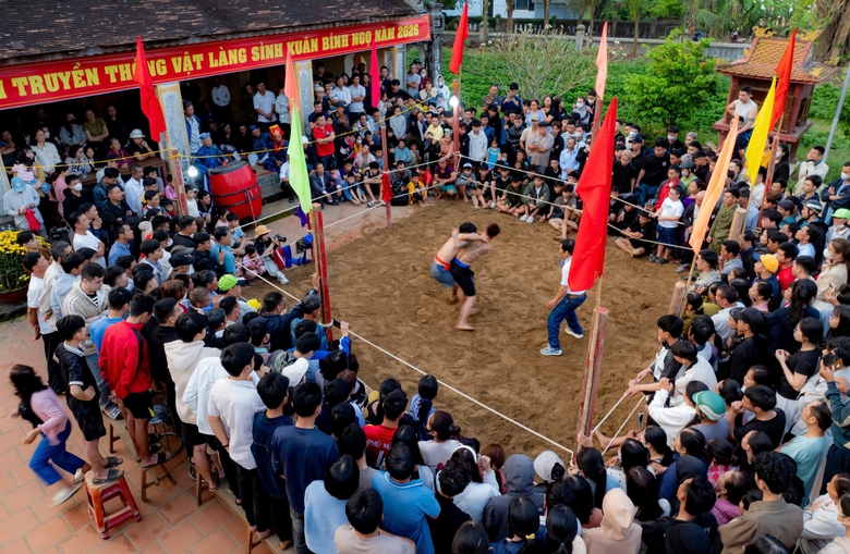 Tưng bừng hội vật truyền thống làng Sình hơn 200 năm ở Huế- Ảnh 10. Tưng bừng hội vật truyền thống làng Sình hơn 200 năm ở Huế- Ảnh 10.