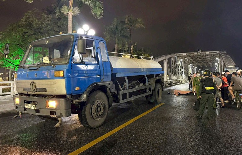 Hiện trường vụ tai nạn thương tâm lúc rạng sáng - Ảnh: Ngọc Minh. Hiện trường vụ tai nạn thương tâm lúc rạng sáng - Ảnh: Ngọc Minh.