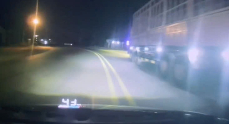 Đồng Nai: Vượt ẩu trên tỉnh lộ 753, tài xế xe tải bị tạm giữ bằng lái- Ảnh 1. Đồng Nai: Vượt ẩu trên tỉnh lộ 753, tài xế xe tải bị tạm giữ bằng lái- Ảnh 1.