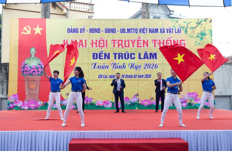 Rộn r&agrave;ng khai hội Đền Tr&uacute;c L&acirc;m xu&acirc;n B&iacute;nh Ngọ 2026- Ảnh 2.