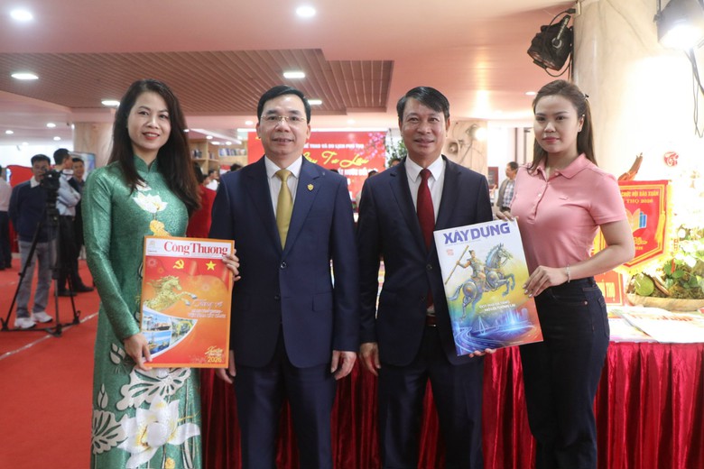 Khai mạc Hội Báo Xuân Phú Thọ, Thái Nguyên- Ảnh 3. Khai mạc Hội Báo Xuân Phú Thọ, Thái Nguyên- Ảnh 3.