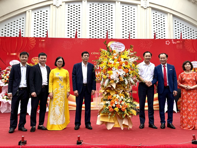 Chợ Đồng Xuân khai xuân năm 2026, giữ nét truyền thống Hà Nội- Ảnh 2. Chợ Đồng Xuân khai xuân năm 2026, giữ nét truyền thống Hà Nội- Ảnh 2.