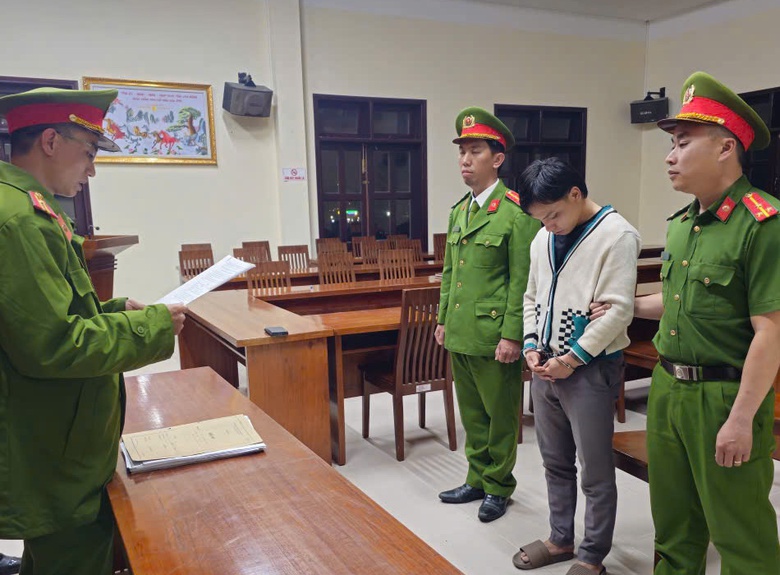 L&acirc;m Đồng: Tạm giữ thanh ni&ecirc;n t&ocirc;ng &ocirc; t&ocirc; v&agrave;o đ&aacute;m đ&ocirc;ng tại bến xe Đ&agrave; Lạt- Ảnh 1.