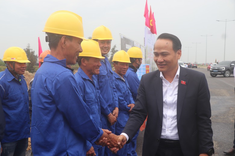 Đà Nẵng tăng tốc bàn giao 3km dự án hoàn thiện đường ven biển 129- Ảnh 1. Đà Nẵng tăng tốc bàn giao 3km dự án hoàn thiện đường ven biển 129- Ảnh 1.