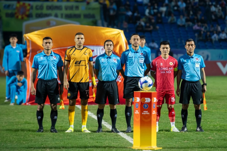 Ngoại binh Đ&ocirc;ng &Aacute; Thanh H&oacute;a bị treo gi&ograve; trước Hải Ph&ograve;ng- Ảnh 1.