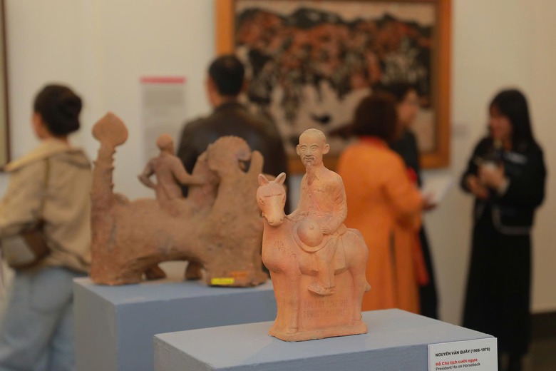 Khi hội họa "đánh thức" sắc Xuân- Ảnh 2. Khi hội họa "đánh thức" sắc Xuân- Ảnh 2.