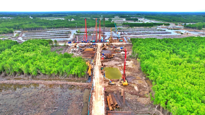 Đột ph&aacute; hạ tầng giao th&ocirc;ng đưa C&agrave; Mau vươn m&igrave;nh ph&aacute;t triển- Ảnh 1.